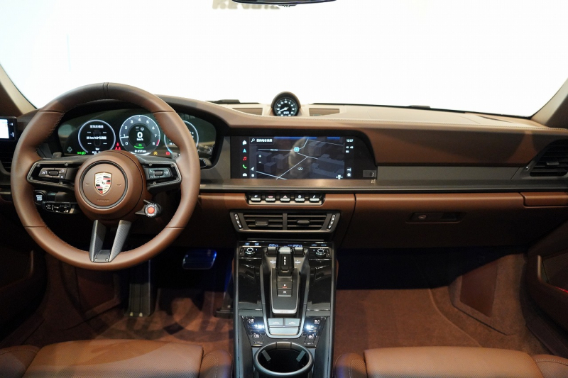 ポルシェ 911(Type992) Targa 4 GTS 992.2後期モデル 1オーナー Sport DesignPKGカーボン PCCB クラブレザーインテリア 中古車