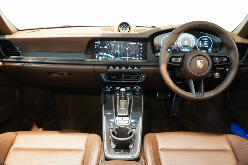 ポルシェ 911(Type992) Carrera Cabriolet 後期モデル(Type992.2) ワンオーナー OP432万 スポクロ スポエグ クラブレザー Fリフト 中古車